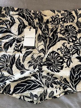 Who What Wear Black & Ivory Floral Shorts